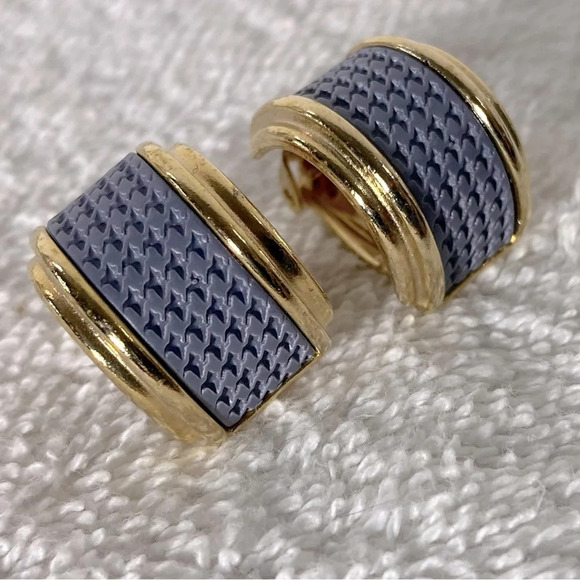 Vintage Grey Houndstooth With Gold Tone Metal Thick Small Hoop Clip On Earrings - Picture 3 of 9